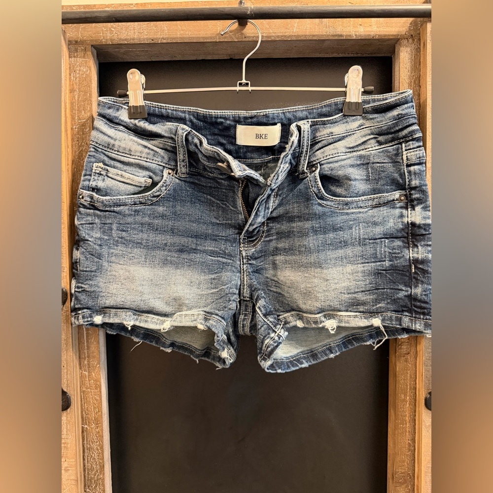 BKE STELLA Women's Faded Blue Distressed Denim Shorts